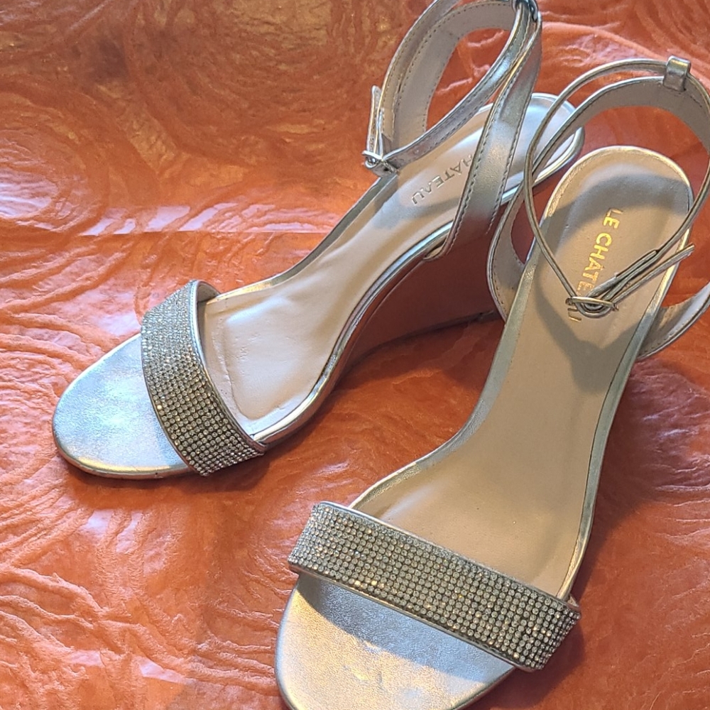 Le Chateau sandals